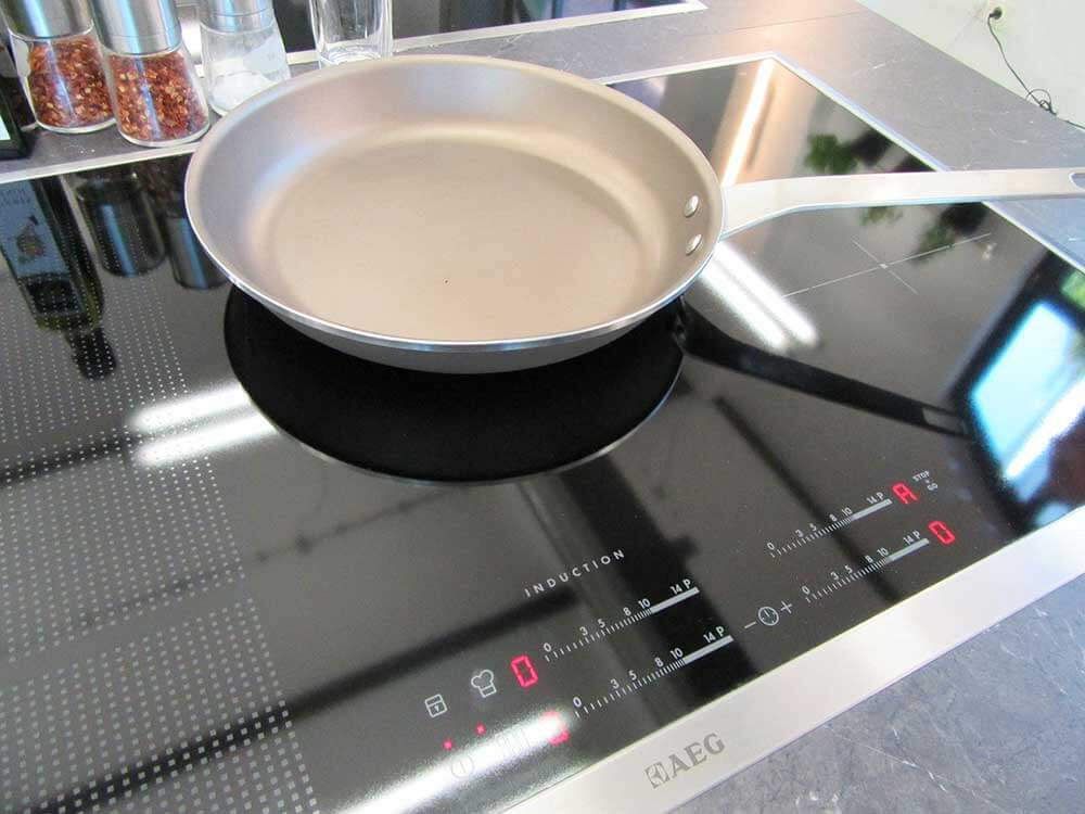Risparmio energito grazie ad una casa senza gas . cucina ad induzione