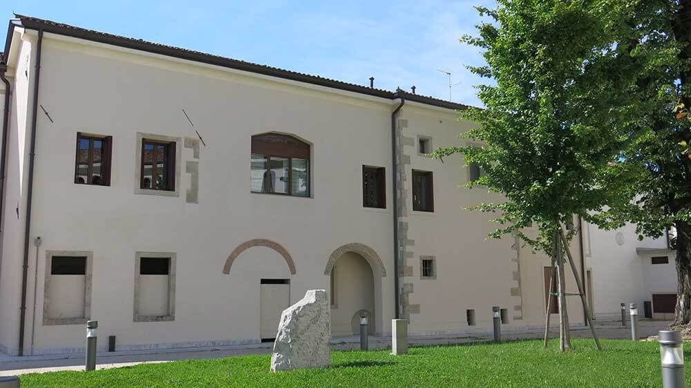 edificio come erogatore di servizi borgo meschio